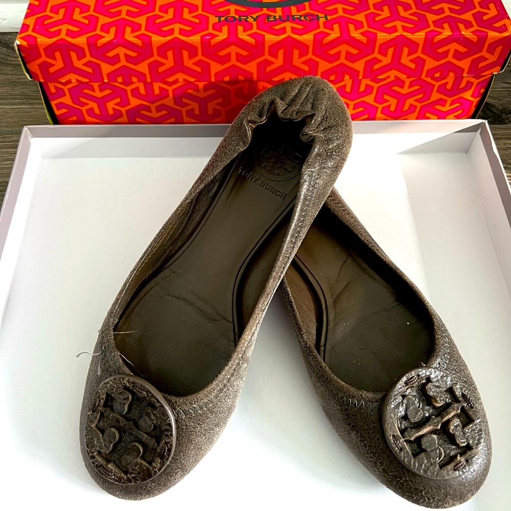 Tory Burch Reva-Suede Aviator in Mocha Melange